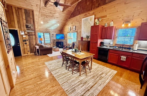 Morganton Cabin | Cozy 2BR/2BA Mountain Cabin Near Blue Ridge