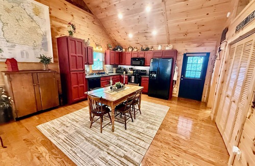 Morganton Cabin | Cozy 2BR/2BA Mountain Cabin Near Blue Ridge