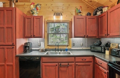 Morganton Cabin | Cozy 2BR/2BA Mountain Cabin Near Blue Ridge