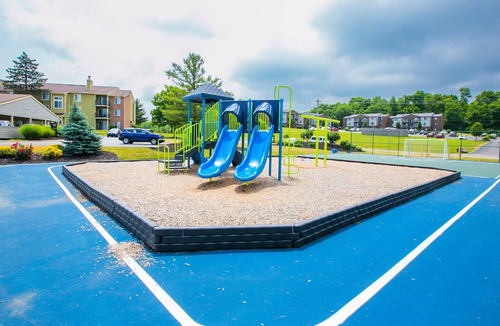 Parkdale Apartment | COZY 2BR/2BA w/pool, balcony + FREE parking