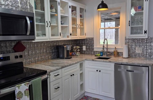 Carmine House | Cozy 2BR/2Bath House Near Round Top Venues Perfect Girls Trip WiFi + Parking