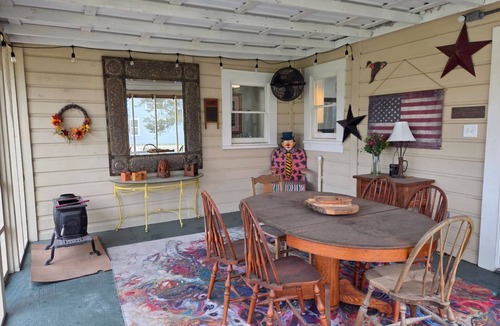 Carmine House | Cozy 2BR/2Bath House Near Round Top Venues Perfect Girls Trip WiFi + Parking