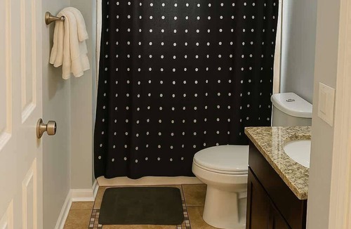 Chicago Apartment | Cozy 2BR Apartment w/Washer & Dryer