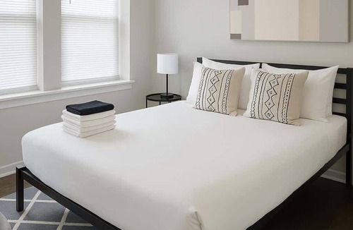 Chicago Apartment | Cozy 2BR Apartment w/Washer & Dryer
