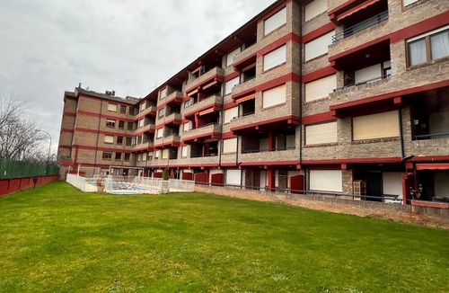 Jaca Apartment | Cozy 2BR Apartment with Pool in Jaca – Sleeps 6, 2 Bathrooms