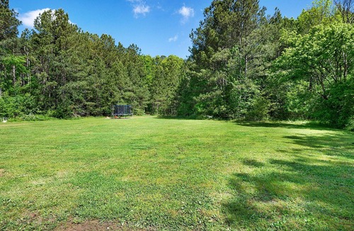 Calhoun House | Cozy 2BR Apt with Amenities for Working Guests