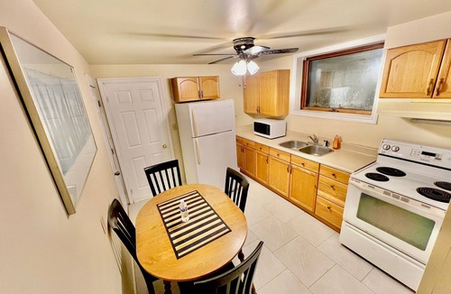 Sharon Apartment | Cozy 2BR Basement Apt in Newmarket