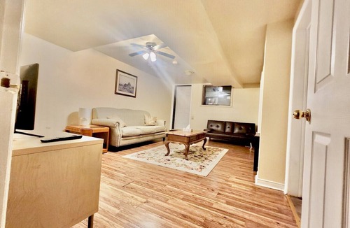 Sharon Apartment | Cozy 2BR Basement Apt in Newmarket