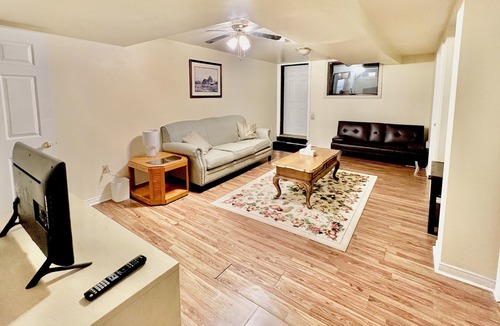 Sharon Apartment | Cozy 2BR Basement Apt in Newmarket