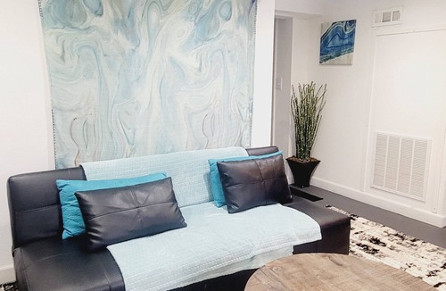 Brighton House | Cozy 2br bottom unit steps from Light Rail train