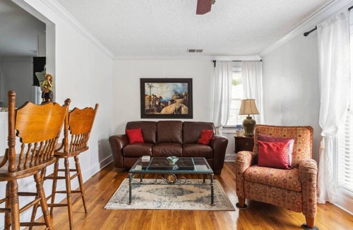 Central Gardens House | Cozy 2BR Bungalow + Midtown Memphis