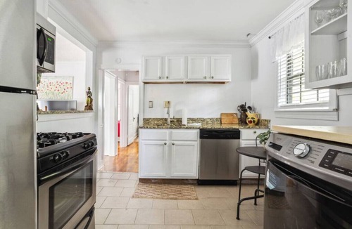 Central Gardens House | Cozy 2BR Bungalow + Midtown Memphis