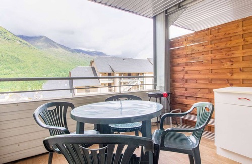 Luz-Saint-Sauveur Apartment | Cozy 2BR Cabin with Pool, Balcony, and WiFi in Luz-Saint-Sauveur