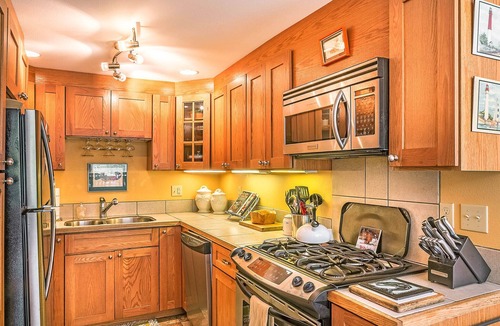 Grayland Cabin | Cozy 2BR cabin near beach with deck & fireplace.