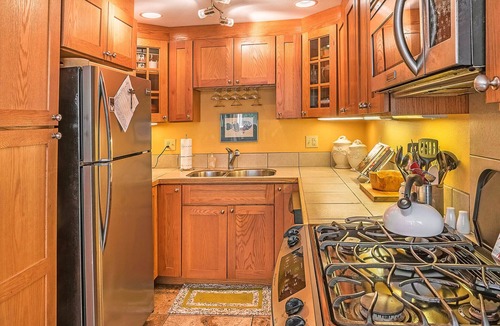 Grayland Cabin | Cozy 2BR cabin near beach with deck & fireplace.