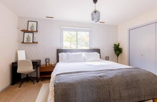 Vernon Apartment | Cozy 2BR condo w/valley views