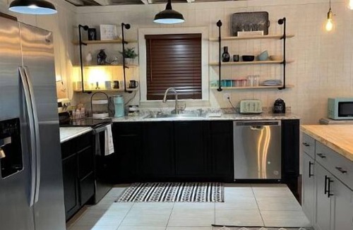 Kelly House | Cozy 2BR Cottage! Stay Near Restaurants & Golf