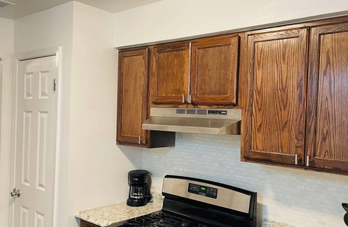 Parker Lane House | Cozy 2BR Duplex ★ AC & Heating ★ Minutes from Downtown Austin