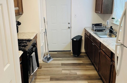 Parker Lane House | Cozy 2BR Duplex ★ AC & Heating ★ Minutes from Downtown Austin