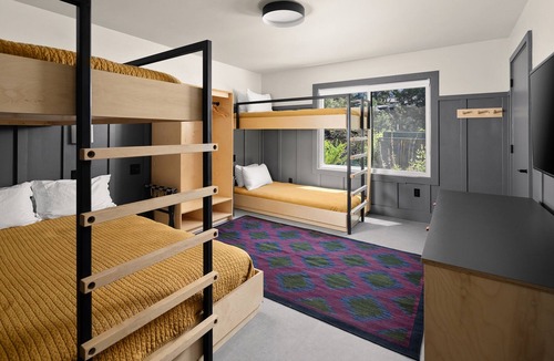 Lakeside Park Hotel | Cozy 2BR Family Room w/Bunk Beds Steps from Ski Slopes & Winter Activities