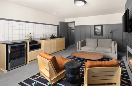 Lakeside Park Hotel | Cozy 2BR Family Room w/Bunk Beds Steps from Ski Slopes & Winter Activities