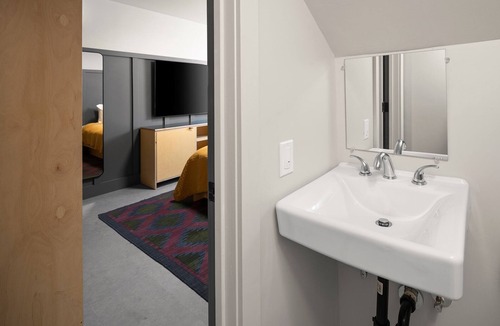 Lakeside Park Hotel | Cozy 2BR Family Room w/Bunk Beds Steps from Ski Slopes & Winter Activities