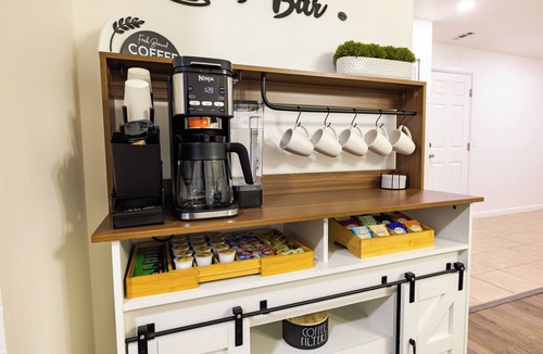 Auburn House | Cozy 2BR Forest Home w/King Bed