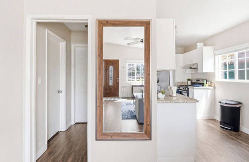 Lawndale House | Cozy 2BR Front House - 13 Min to SoFi LAX Sleeps 5