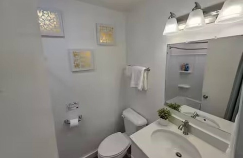 Capital View Apartment | Cozy 2BR Furnished Unit walk to VA Hospital