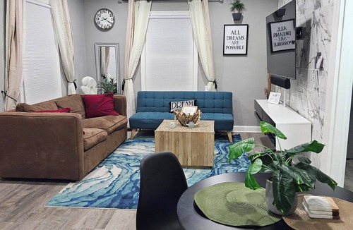 University City House | Cozy 2BR Home in Delmar Loop