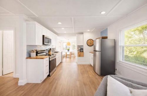Clifton Heights House | Cozy 2BR Home Near Downtown w Backyard & Parking