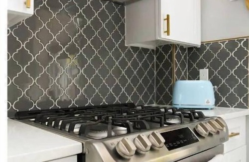 Southtown House | Cozy 2BR Home Near River Walk & Alamo w/Hot tub, Fire Pit & Deck