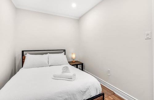 Keelesdale - Eglinton West House | Cozy 2BR Home with Workspace Toronto Retreat