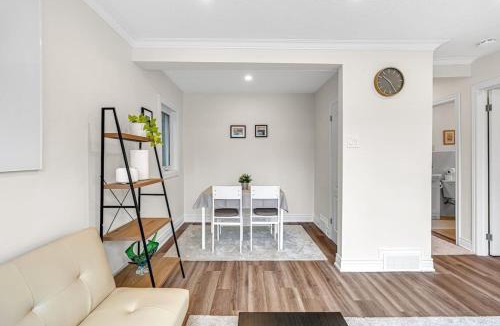 Keelesdale - Eglinton West House | Cozy 2BR Home with Workspace Toronto Retreat