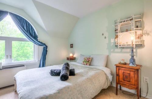 Parkdale House | Cozy 2BR Home with Workspaces, Fireplace and Parking