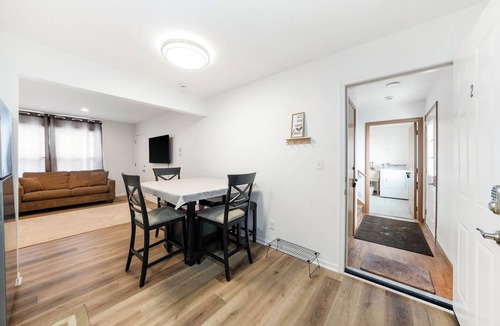 Sandwich Apartment | Cozy 2BR in Sandwich | Kitchen + Smart TV
