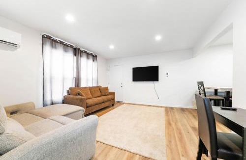 Sandwich Apartment | Cozy 2BR in Sandwich | Kitchen + Smart TV
