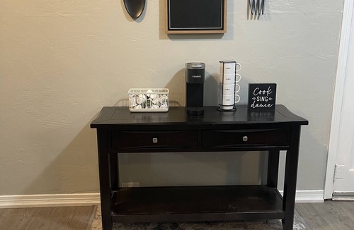 Enid House | Cozy 2BR Lincoln House