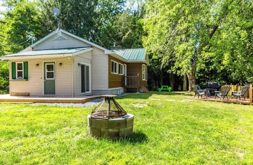 Plantagenet House | Cozy 2BR + Loft | Game Room & River Nearby