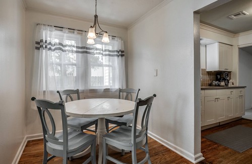 Norman House | Cozy 2BR + Loft Near OU - Big yard, cool home, great Norman vibes