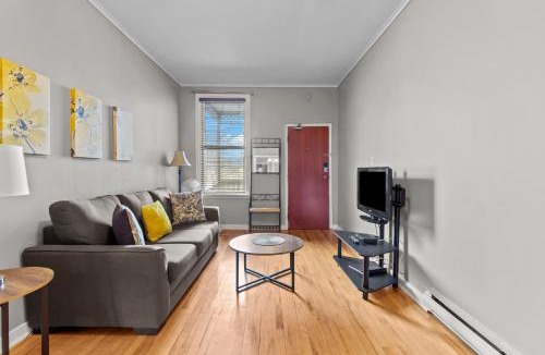 Waterford Valley Apartment | Cozy 2BR Loft Parking Wi-Fi