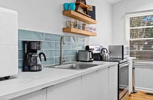 Cherokee Triangle Apartment | Cozy 2BR Near Bourbon Trail + Backyard Access