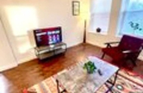 DeBaliviere Place Apartment | Cozy 2BR Near Forest Park, BJH, CWE