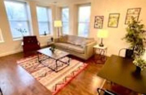 DeBaliviere Place Apartment | Cozy 2BR Near Forest Park, BJH, CWE