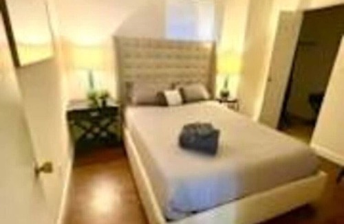 DeBaliviere Place Apartment | Cozy 2BR Near Forest Park, BJH, CWE