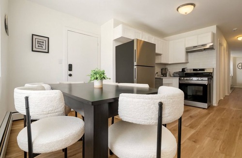 Niles Apartment | Cozy 2BR Near O'Hare, Free WiFi & Parking