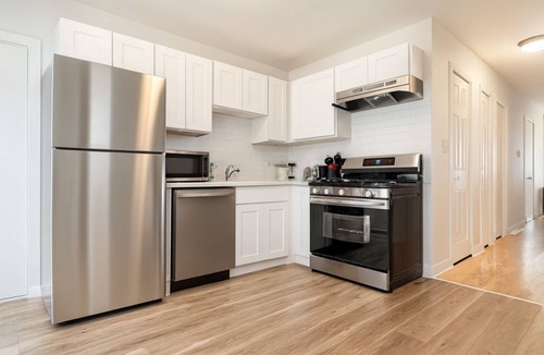 Niles Apartment | Cozy 2BR Near O'Hare, Free WiFi & Parking