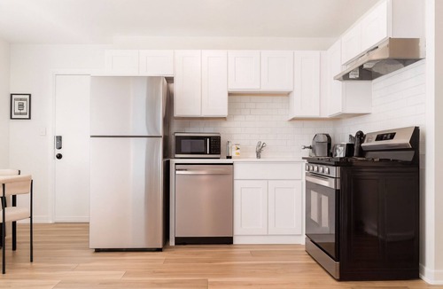 Niles Apartment | Cozy 2BR Near O'Hare, Free WiFi & Parking