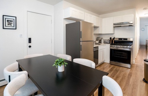 Niles Apartment | Cozy 2BR Near O'Hare, Free WiFi & Parking