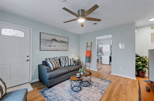 North Camellia Acres House | Cozy 2BR Norfolk Stay Pets Welcome Wi-Fi